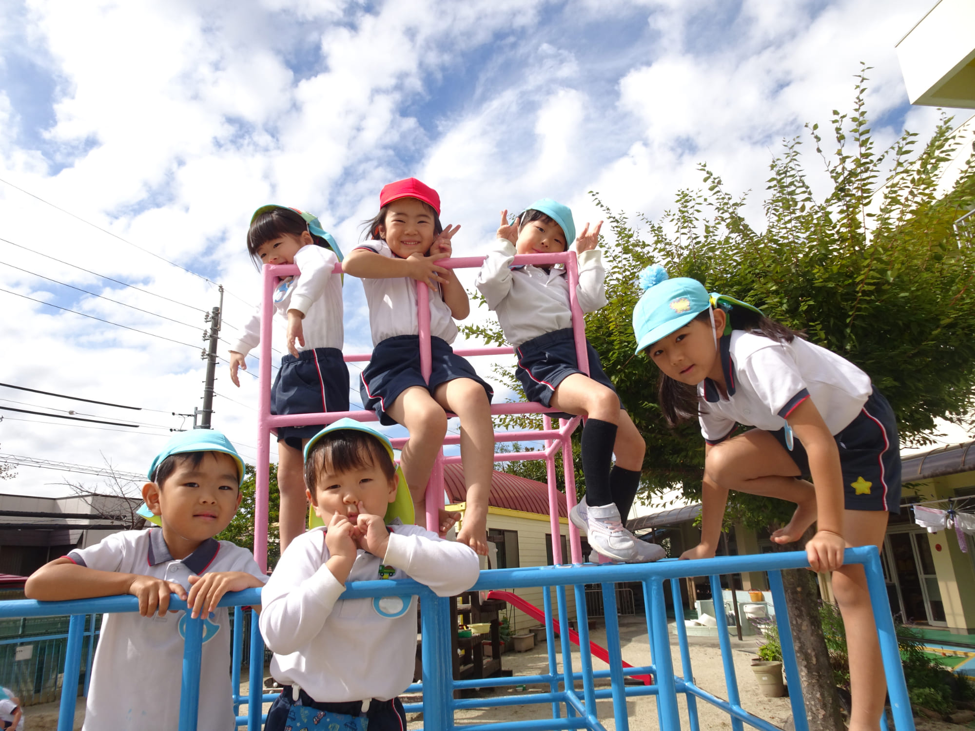 写真:『元気にあそぶ　たくましい子どもたち』